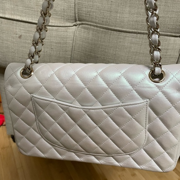 Chanel White Classic Flap Handbag 2021 - Picture 16 of 16